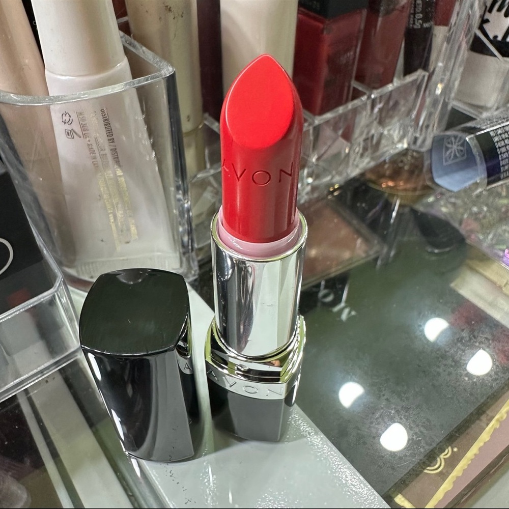 Avon Bold Lipstick Ruby Shock